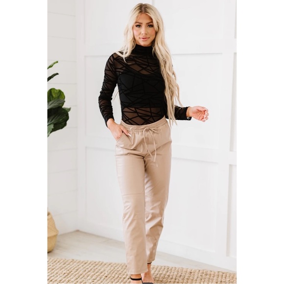 SOLD OUT ☀️Amelia Geometric Velvet LS Bodysuit☀️ - Picture 3 of 12